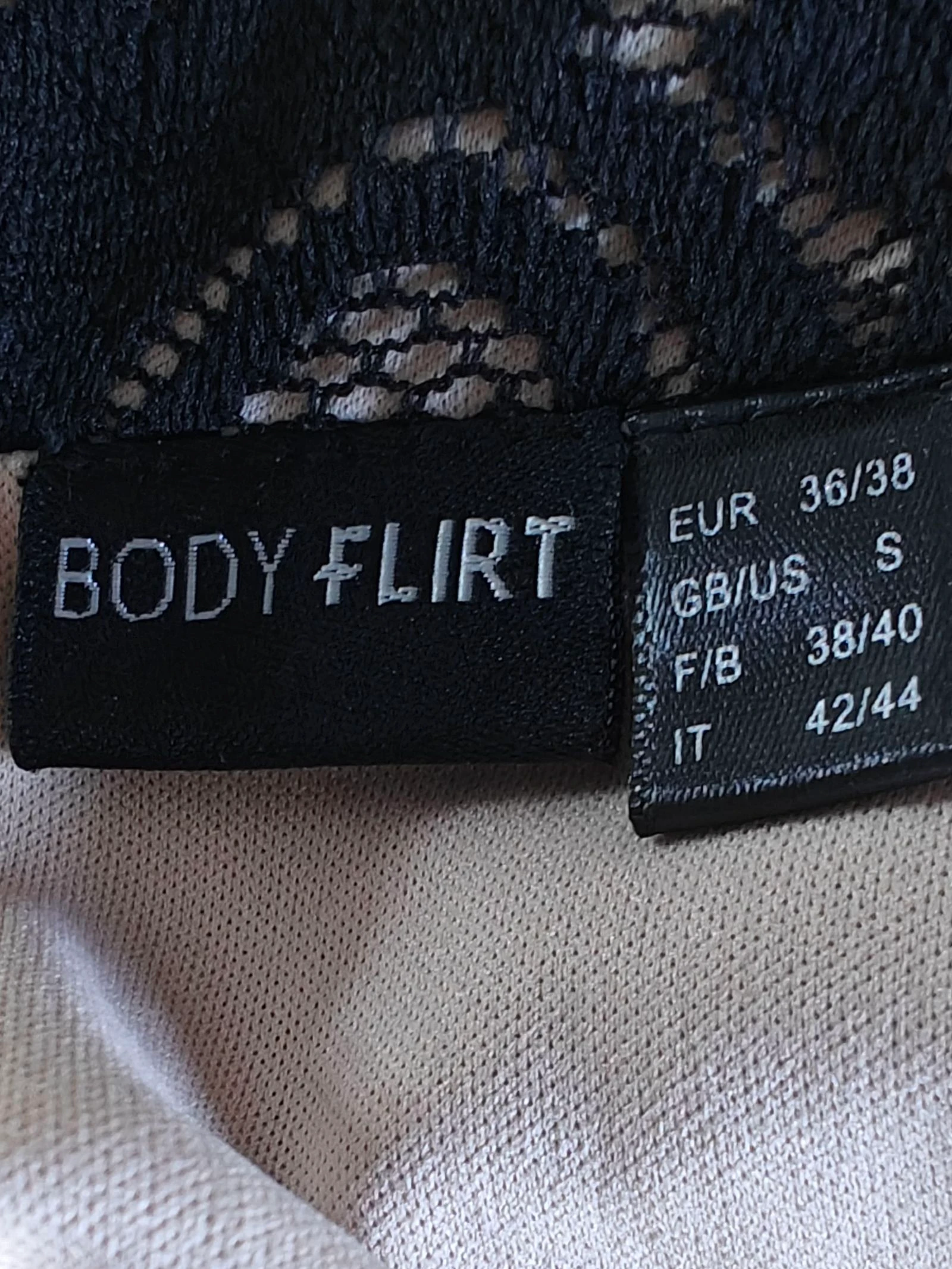 Belíssimo Bodyflirt saia tubinho de renda preta / saia midi de renda – photo 2